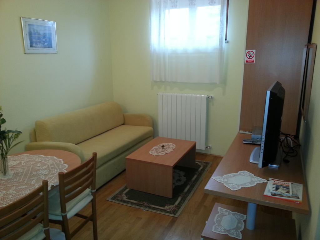 Apartments Villa Teuta Umag Cameră foto